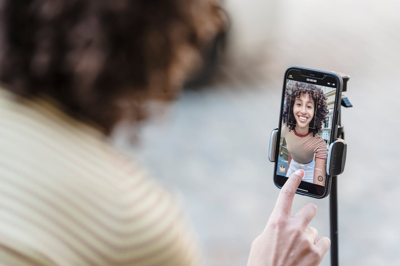 Why Brands Prefer Influencers Who Can Post in Real-Time?